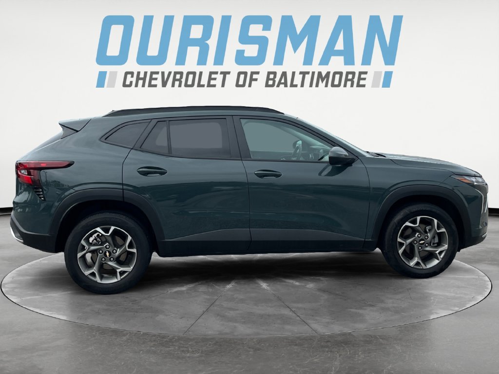 Used 2025 Chevrolet Trax LT FWD image 7