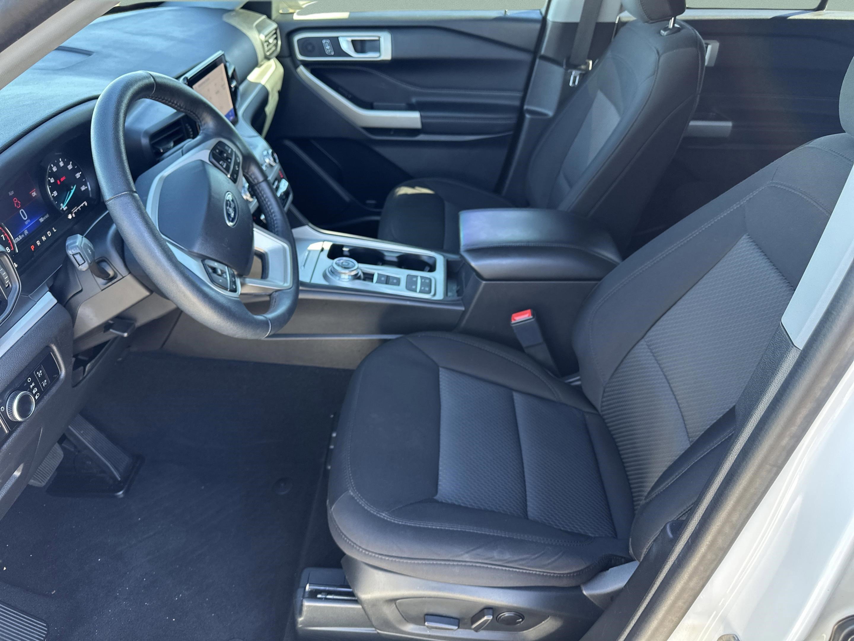 Used 2023 Ford Explorer XLT image 25