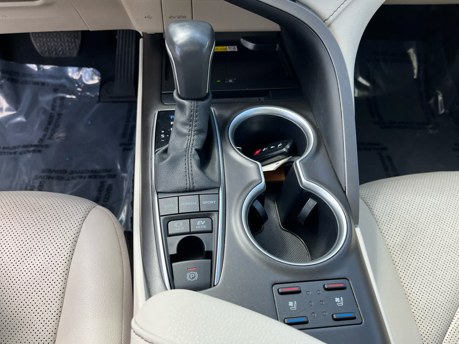 Used 2024 Toyota Camry XLE w/ Navigation Package FWD image 20