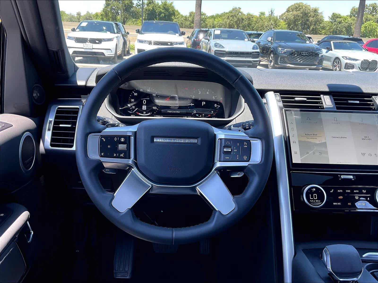 Used 2025 Land Rover Discovery S AWD/4WD image 5