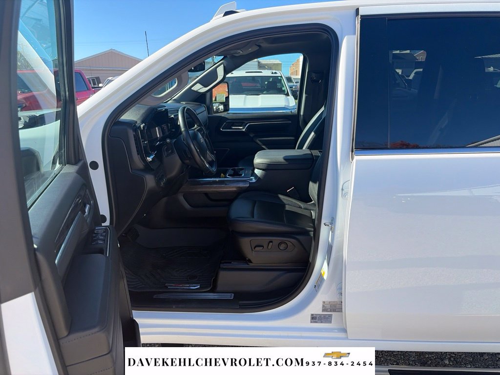 Used 2025 Chevrolet Silverado 2500 LTZ w/ LTZ Plus Package AWD/4WD image 21