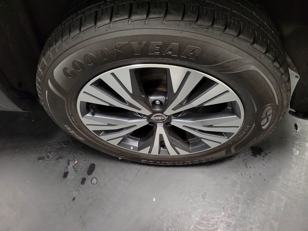 Used 2023 Nissan Rogue SV image 10