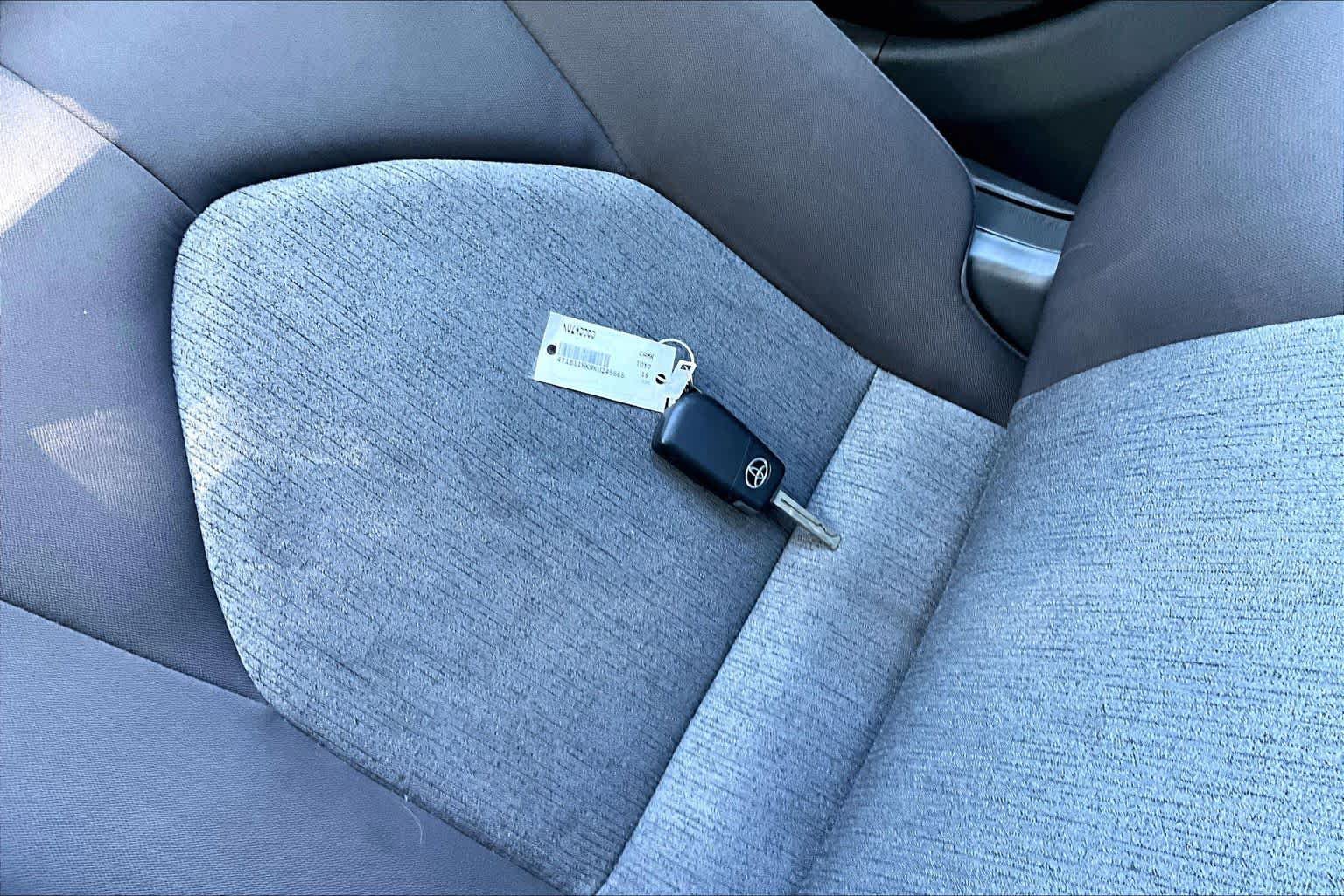 Used 2019 Toyota Camry LE FWD image 14