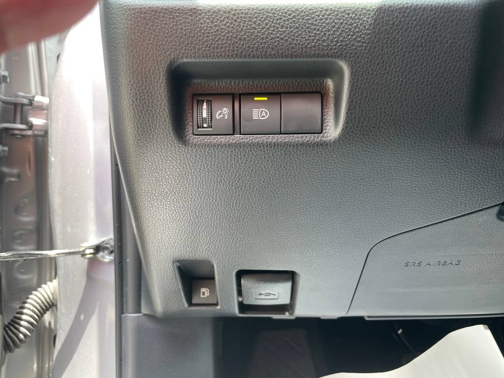Used 2025 Toyota RAV4 LE AWD/4WD image 18