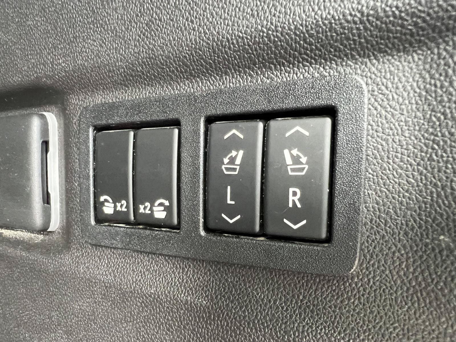 Used 2021 GMC Yukon AT4 w/ AT4 Premium Plus Package AWD/4WD image 15