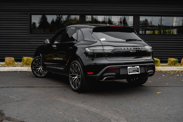 Used 2024 Porsche Macan w/ Premium Plus Package image 3