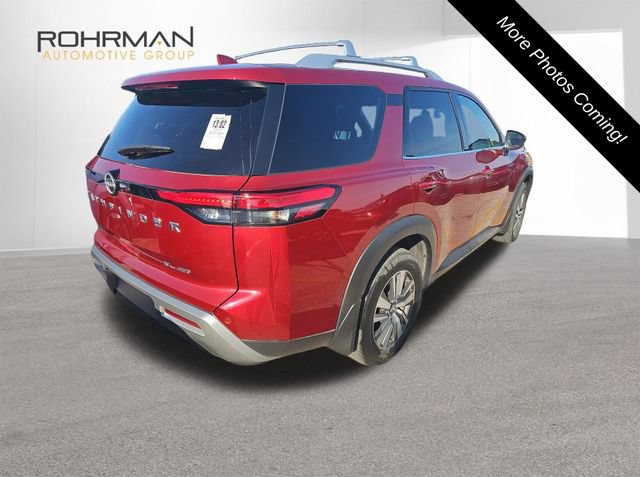 Used 2024 Nissan Pathfinder SL AWD/4WD image 2