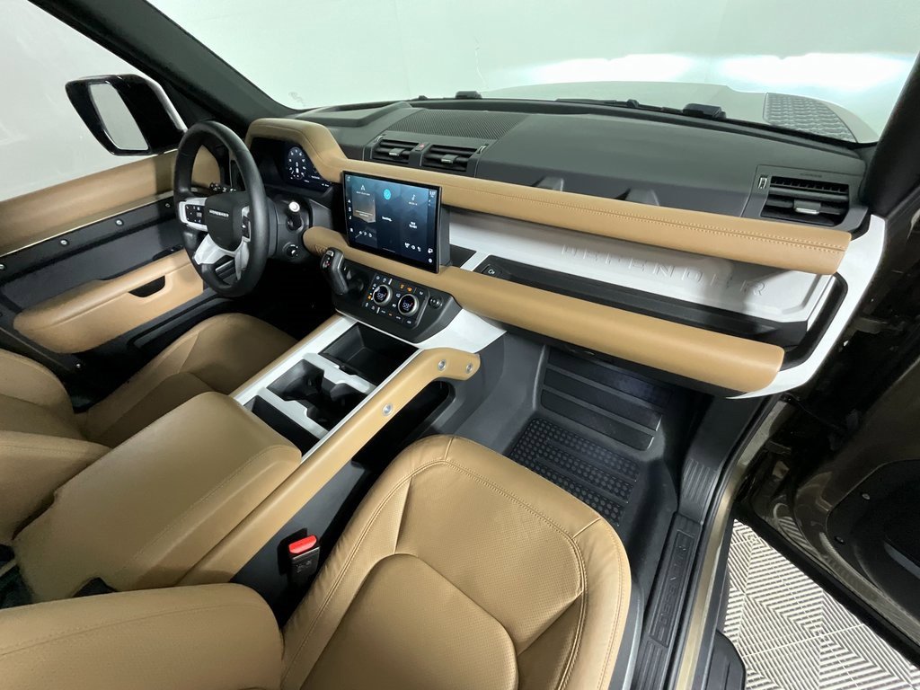 Used 2025 Land Rover Defender 130 X-Dynamic SE image 20