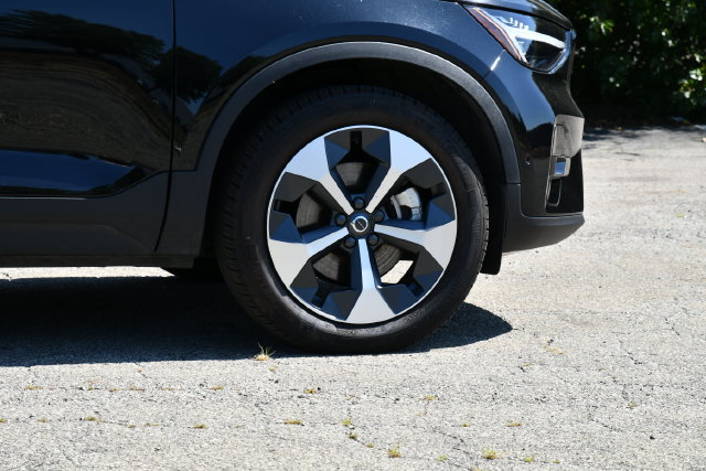 Certified 2026 Volvo XC40 B5 Plus AWD/4WD image 9