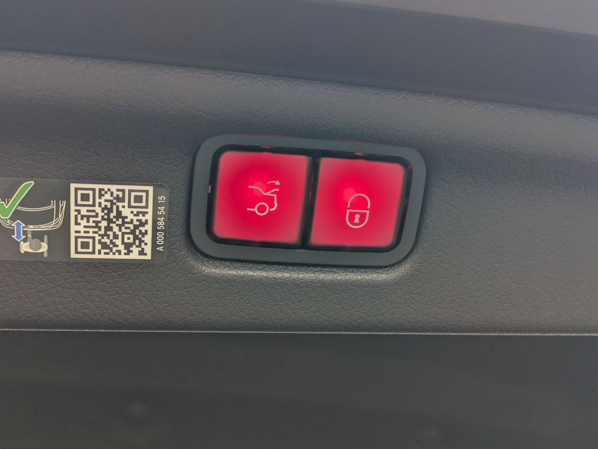 Used 2025 Mercedes-Benz C 300 Sedan image 12