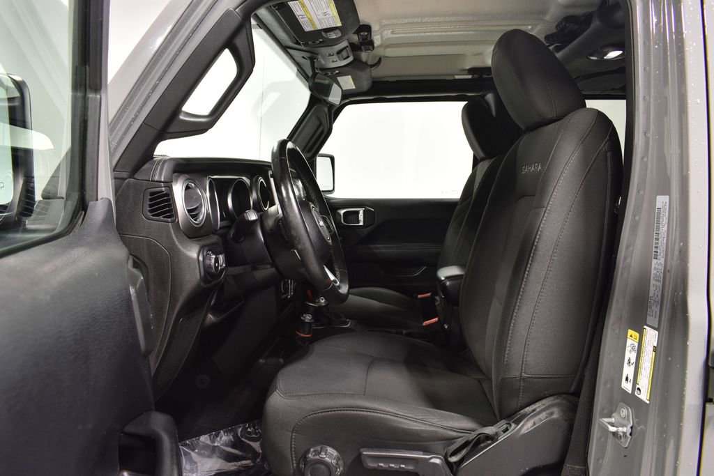 Used 2018 Jeep Wrangler Unlimited Sahara w/ Cold Weather Group image 10