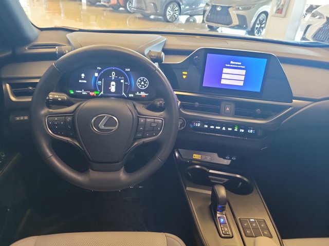 Used 2025 Lexus UX 300h FWD w/ Accessory Package (Z2) image 18