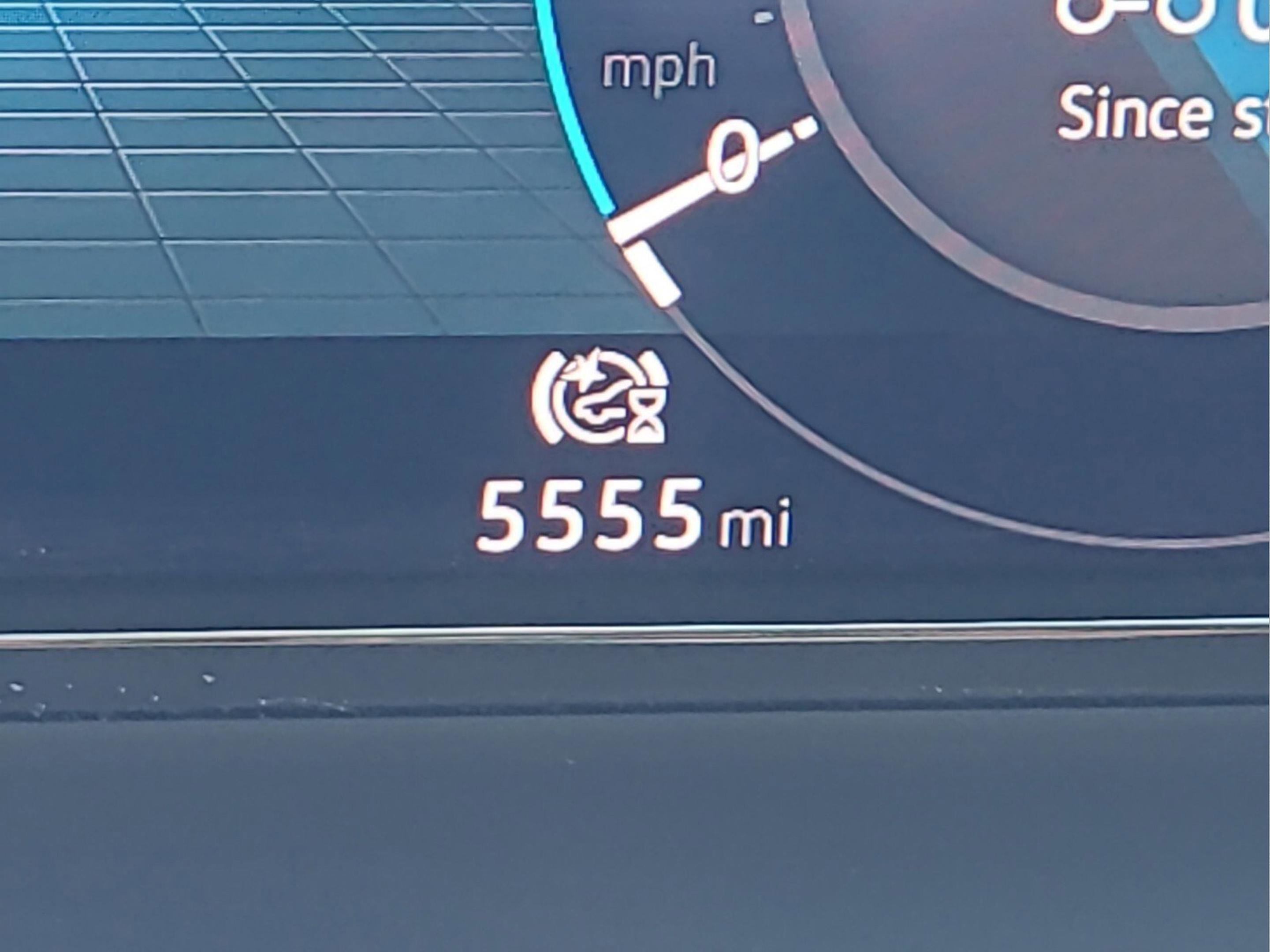 Used 2025 Volkswagen Atlas SE image 23