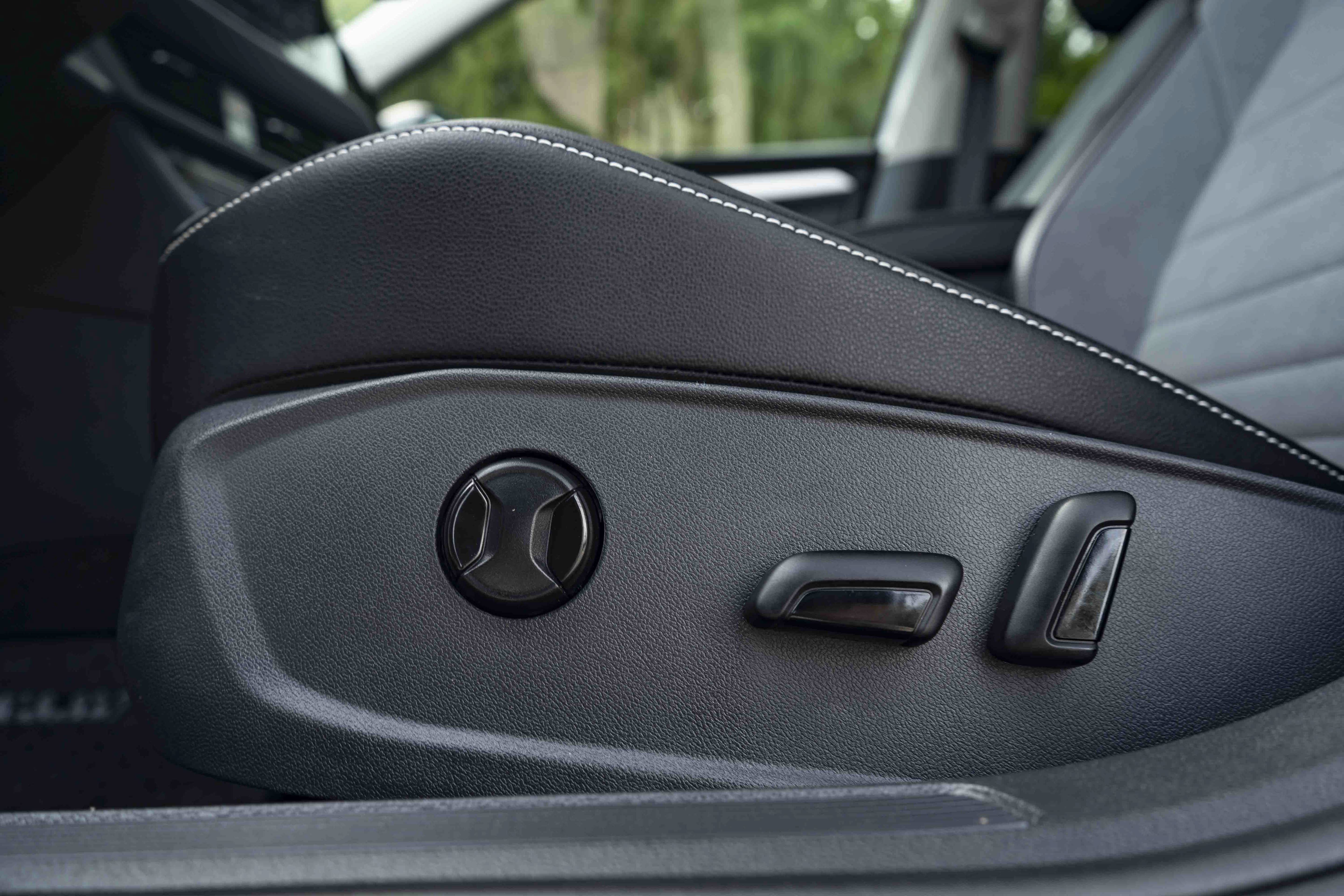 Certified 2026 Volkswagen Jetta SE FWD image 39