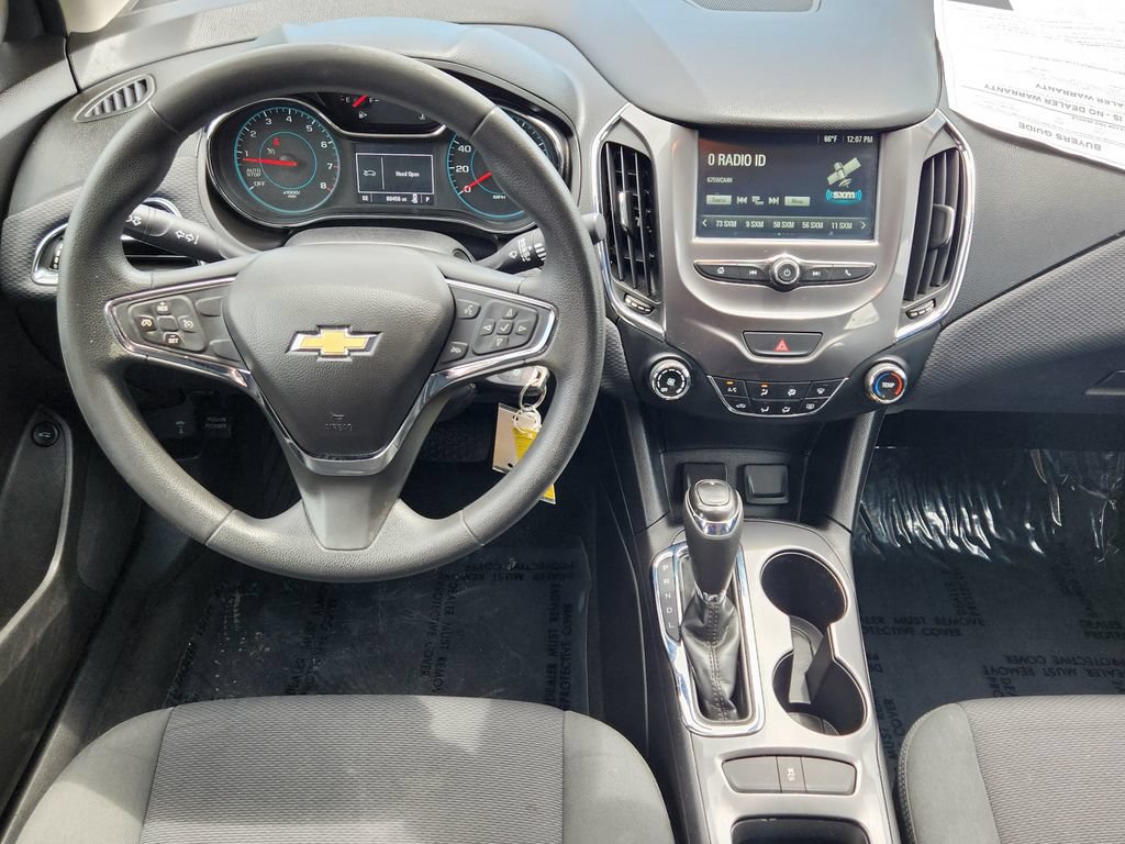 Used 2018 Chevrolet Cruze LT FWD image 3
