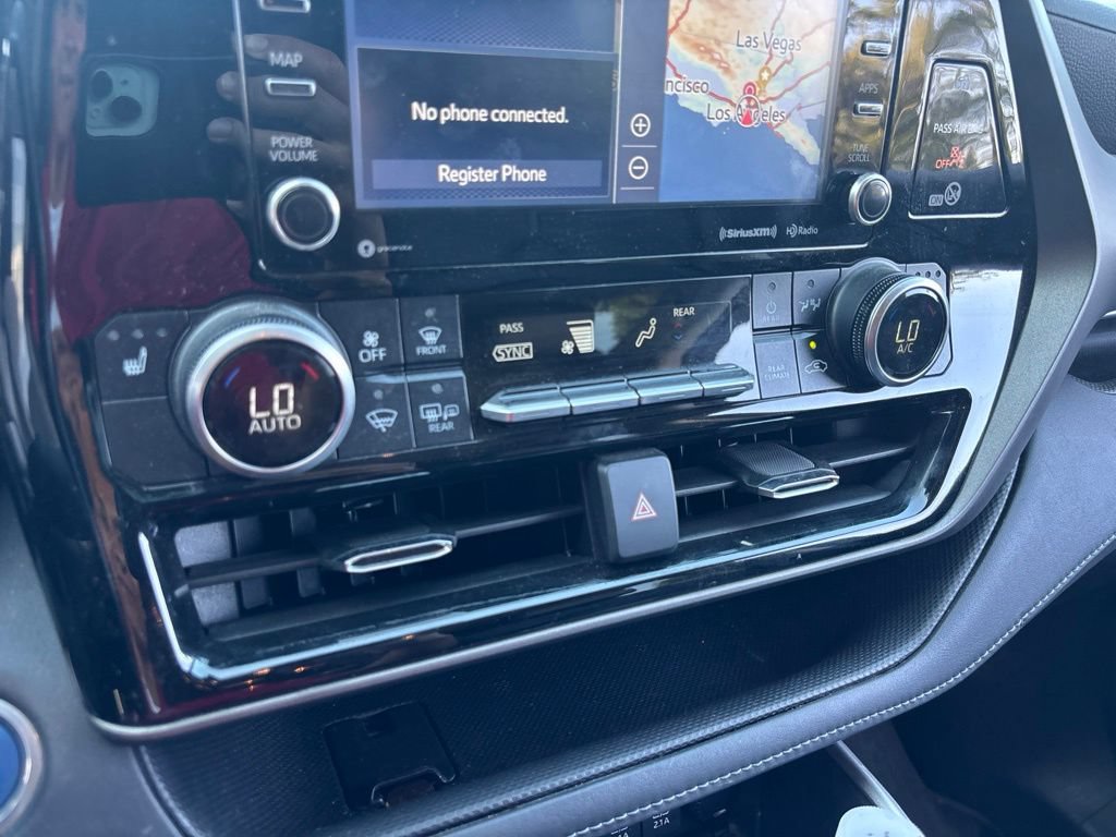 Used 2021 Toyota Highlander XLE FWD image 25