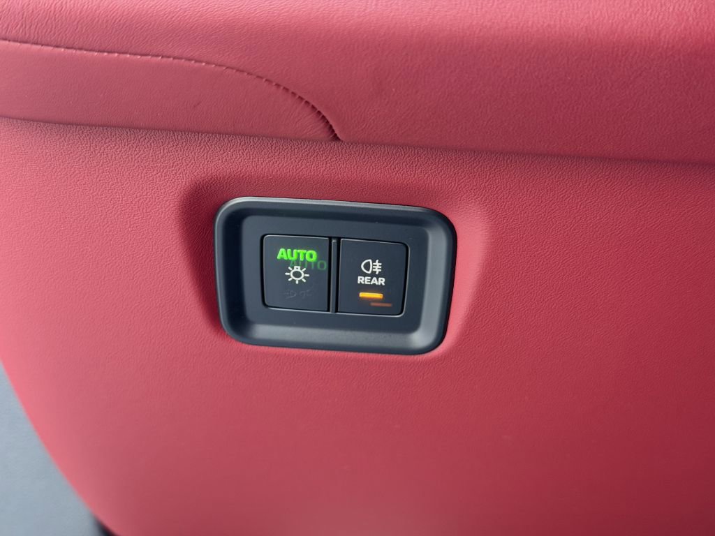 Used 2024 Porsche Cayenne Coupe image 31