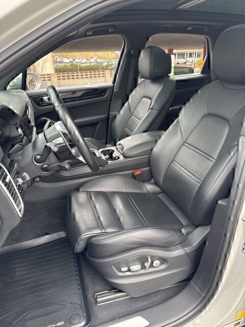 Used 2020 Porsche Cayenne image 13