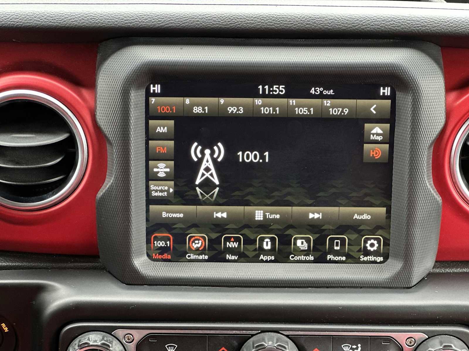 Used 2021 Jeep Gladiator Rubicon w/ Uconnect 4C Nav & Sound Group image 12