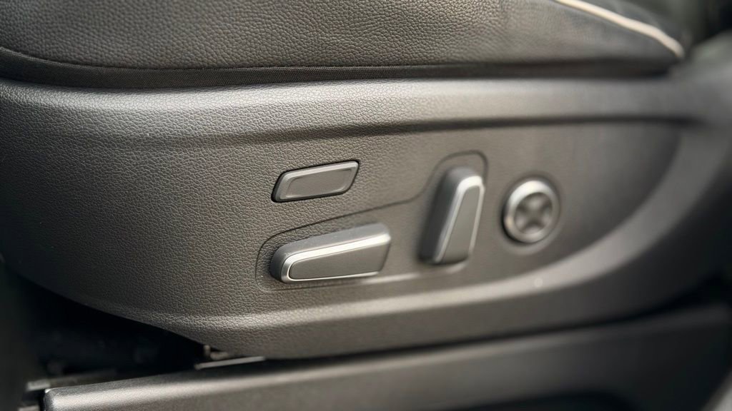 Used 2023 Hyundai Palisade Limited w/ Cargo Package image 16