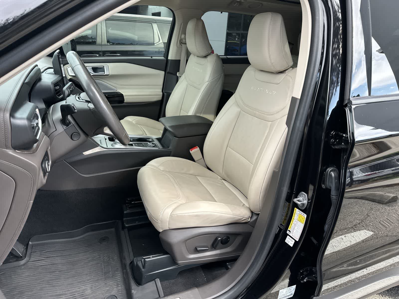 Used 2023 Ford Explorer Platinum w/ Technology Package AWD/4WD image 3
