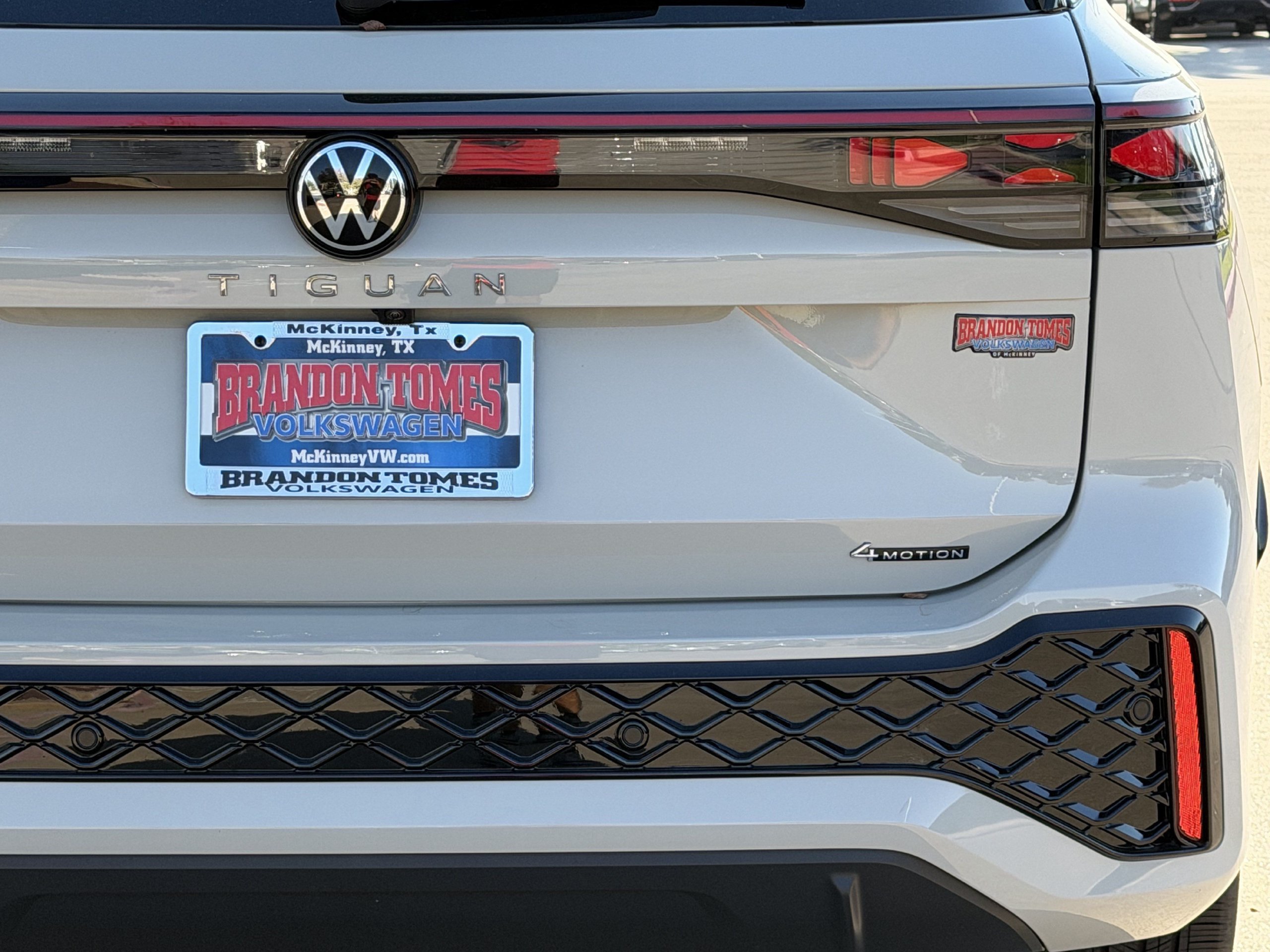 New 2026 Volkswagen Tiguan SEL R-Line AWD/4WD image 7