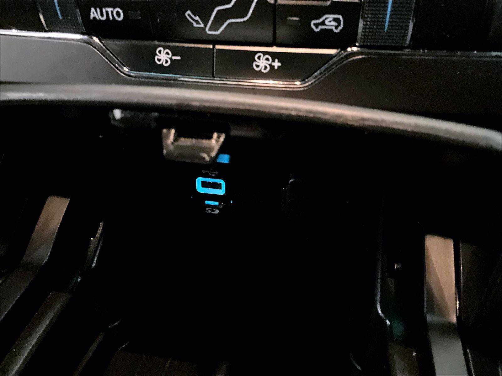 Used 2016 Ford Explorer XLT w/ Equipment Group 201A image 32