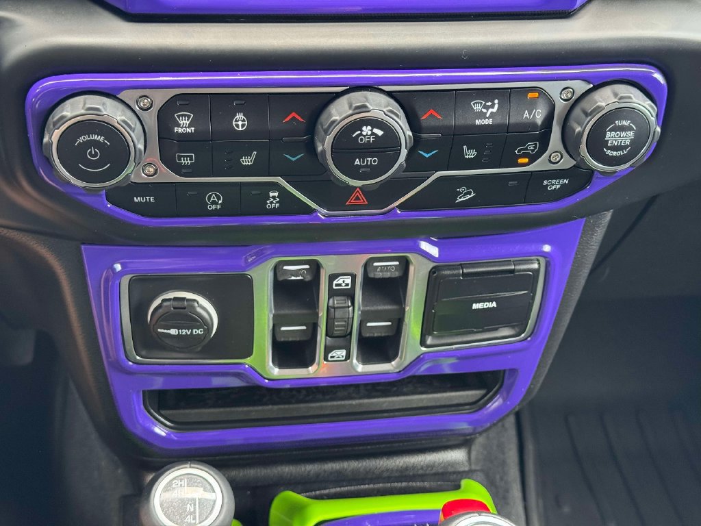 Used 2018 Jeep Wrangler Unlimited Sahara AWD/4WD image 26