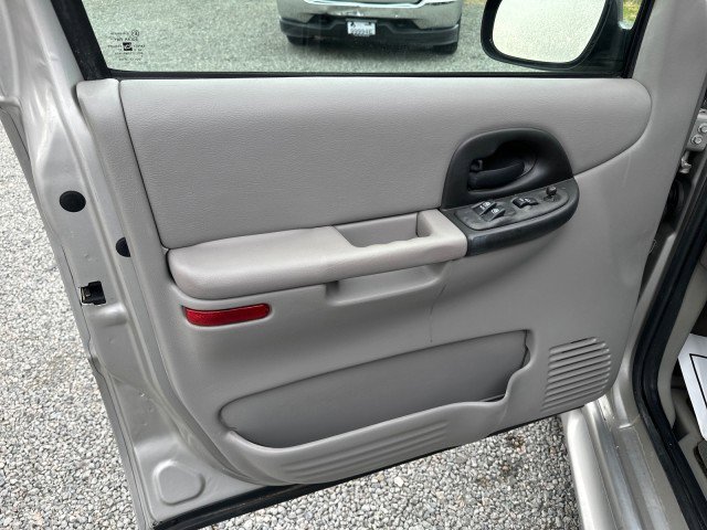Used 2004 Chevrolet Venture Plus w/ Climate Package FWD image 17