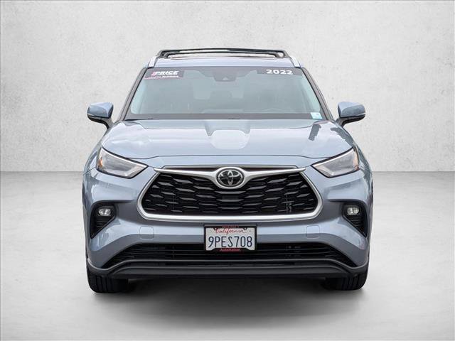 Used 2022 Toyota Highlander XLE AWD/4WD image 2