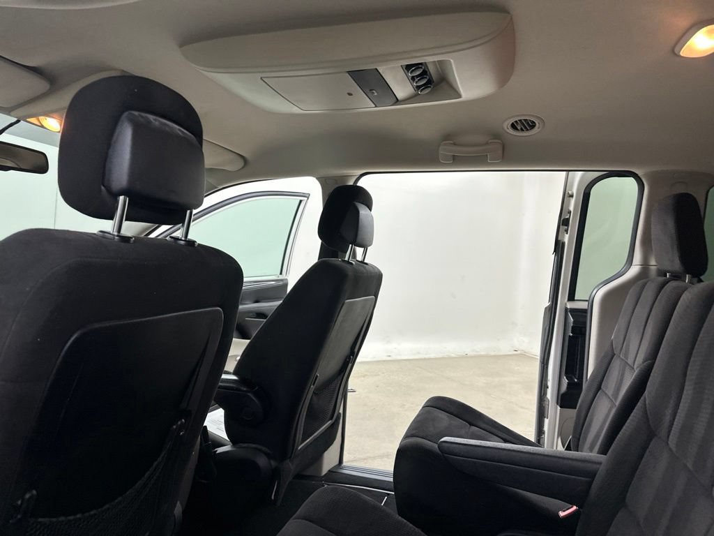 Used 2012 Dodge Grand Caravan SXT w/ Entertainment Group 1 FWD image 33