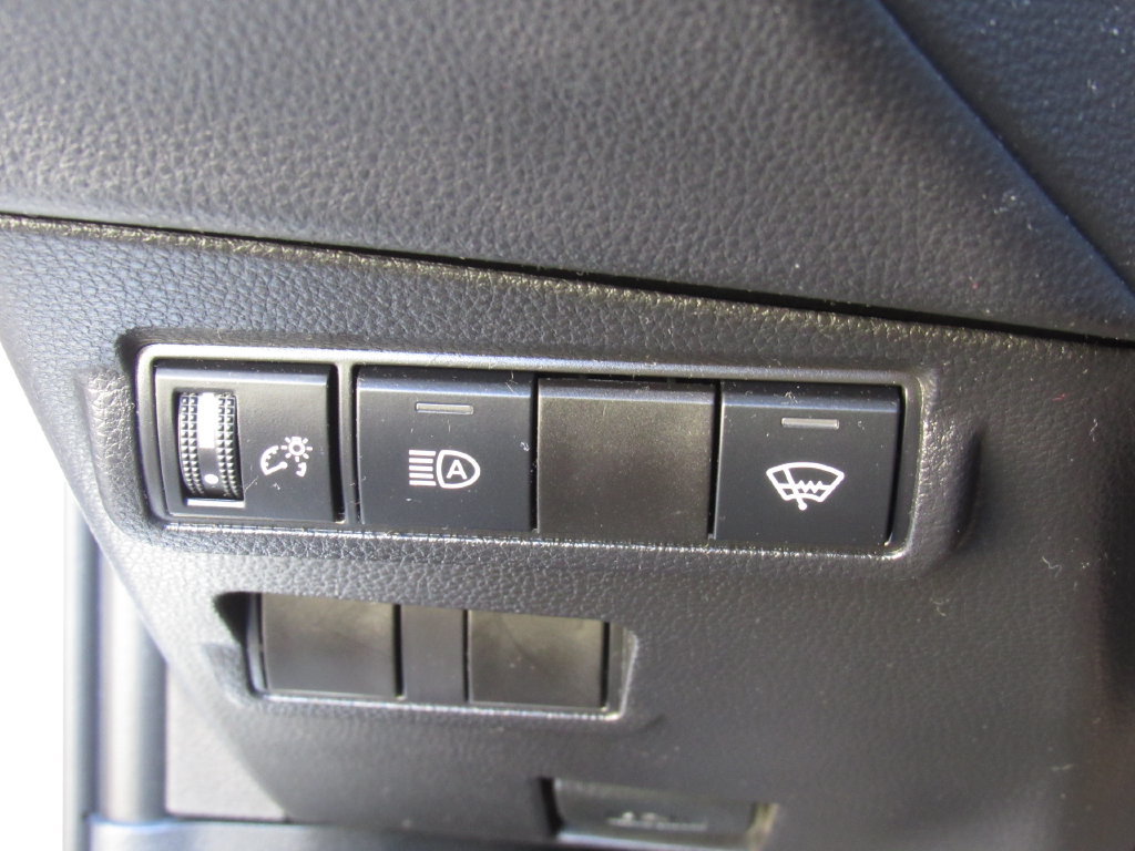 Used 2025 Toyota Corolla Cross LE AWD/4WD image 29