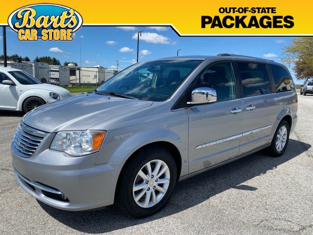 Used 2015 Chrysler Town & Country Limited Platinum FWD image 3