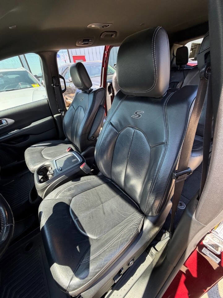 Used 2018 Chrysler Pacifica Touring-L Plus w/ S Appearance Package FWD image 19