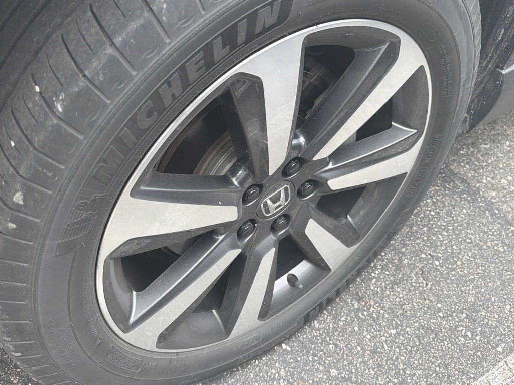 Certified 2024 Honda Pilot Touring image 7