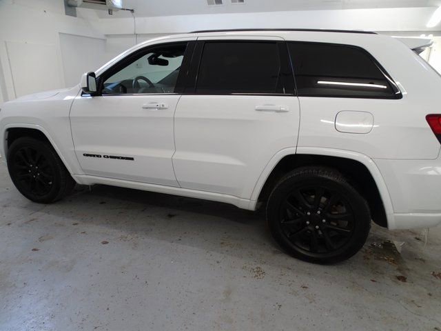 Used 2020 Jeep Grand Cherokee Altitude image 21