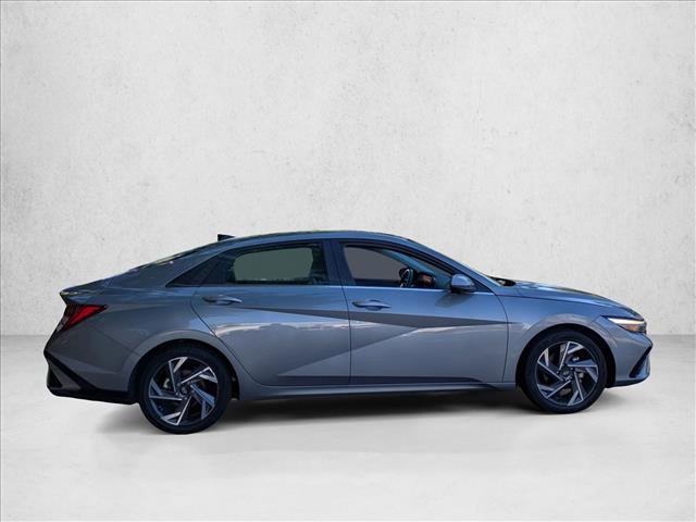 Certified 2024 Hyundai Elantra Limited FWD image 4