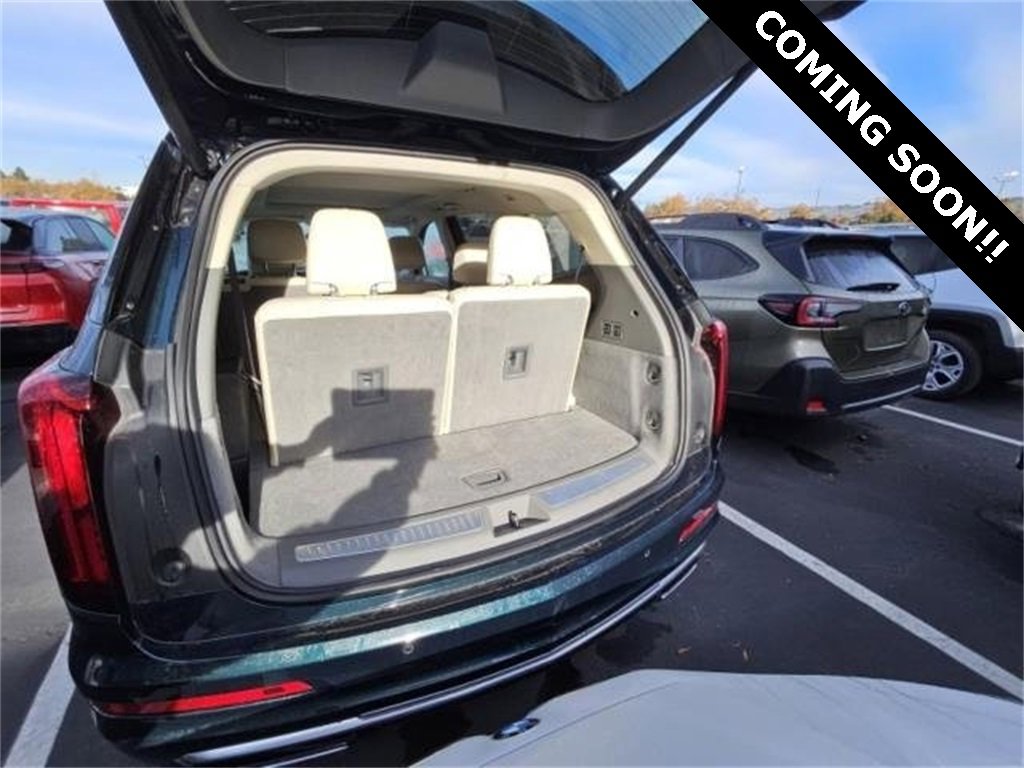 Used 2025 Cadillac XT6 Premium Luxury image 7