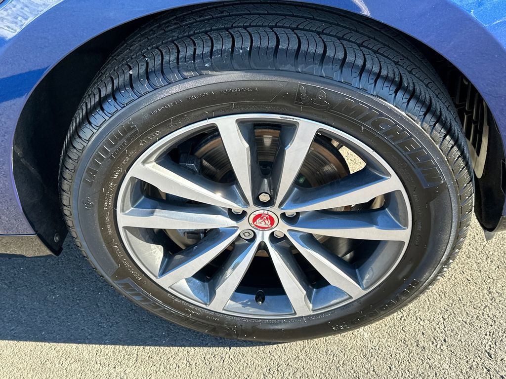 Certified 2022 Jaguar F-PACE S image 7