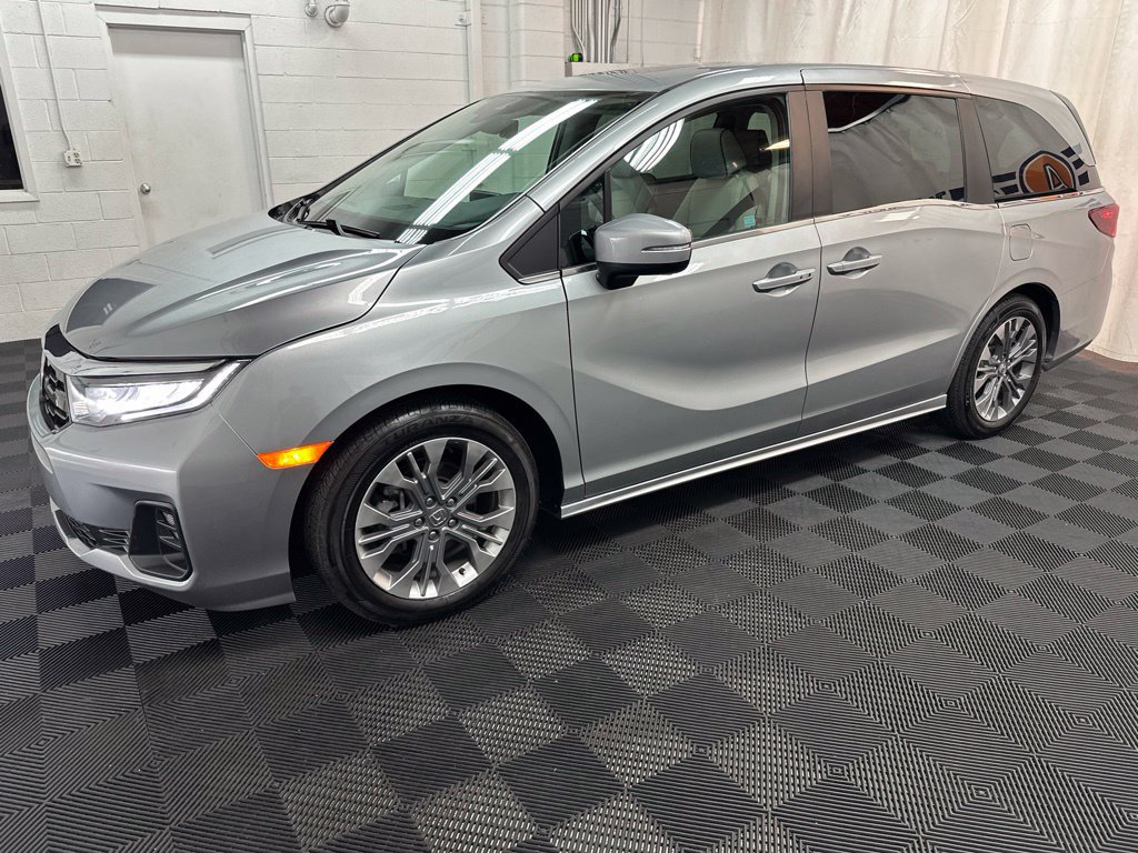 Used 2025 Honda Odyssey Touring image 5