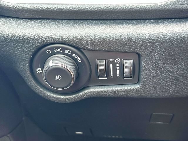 New 2026 Chrysler Pacifica Select FWD image 29