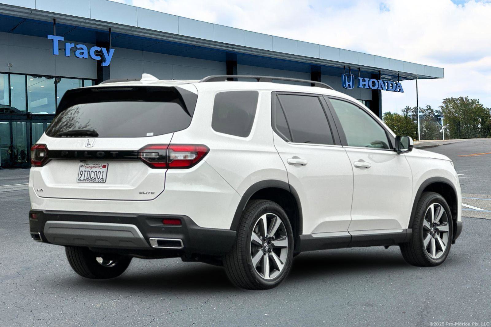 Certified 2025 Honda Pilot Elite image 6