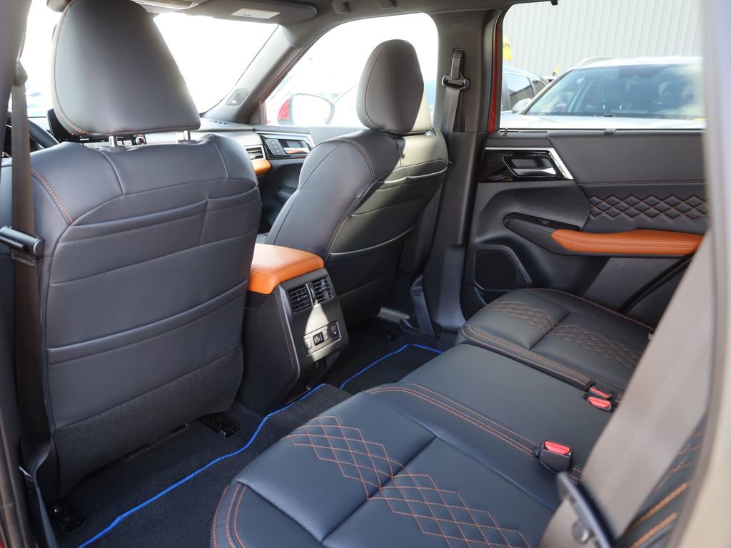 New 2025 Mitsubishi Outlander SEL image 32