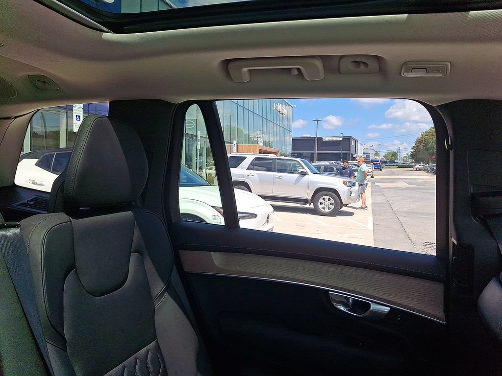 Certified 2026 Volvo XC90 B6 Plus AWD/4WD image 14