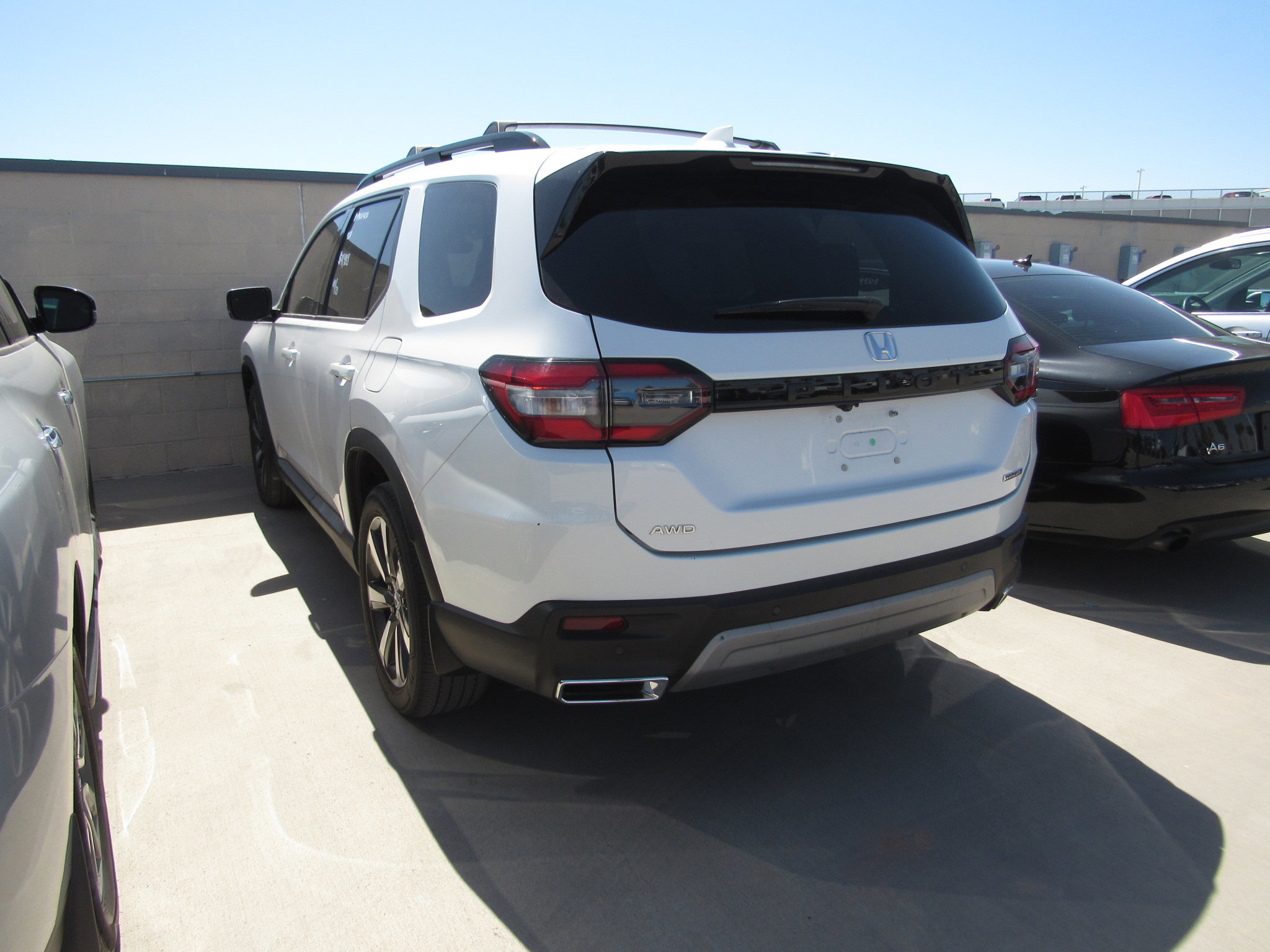 Used 2024 Honda Pilot Touring image 4