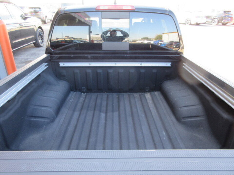 Used 2023 Nissan Frontier SV w/ SV Premium Package image 34