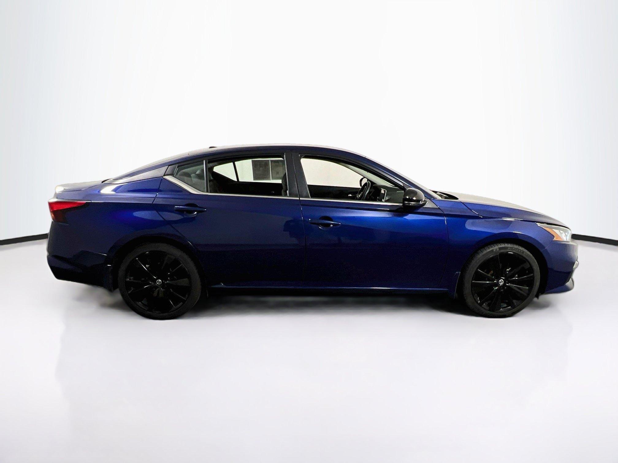 Used 2019 Nissan Altima 2.5 SR w/ SR Premium Package FWD image 4