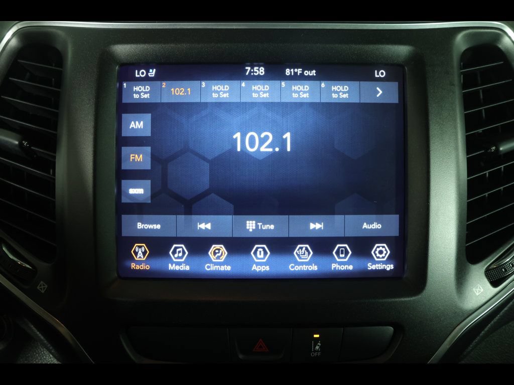 Used 2022 Jeep Cherokee Trailhawk w/ Premium Leather Package AWD/4WD image 25