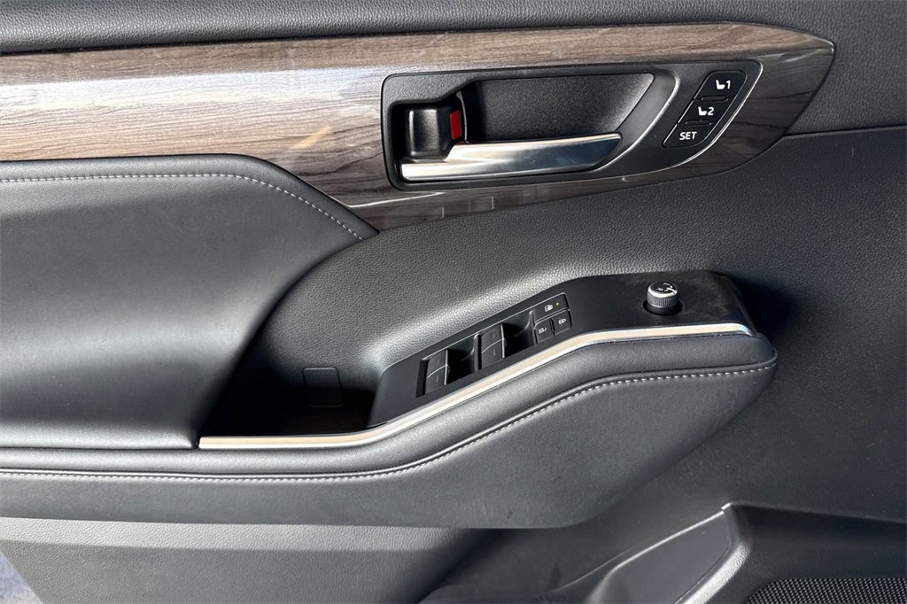 Used 2022 Toyota Highlander Platinum image 15