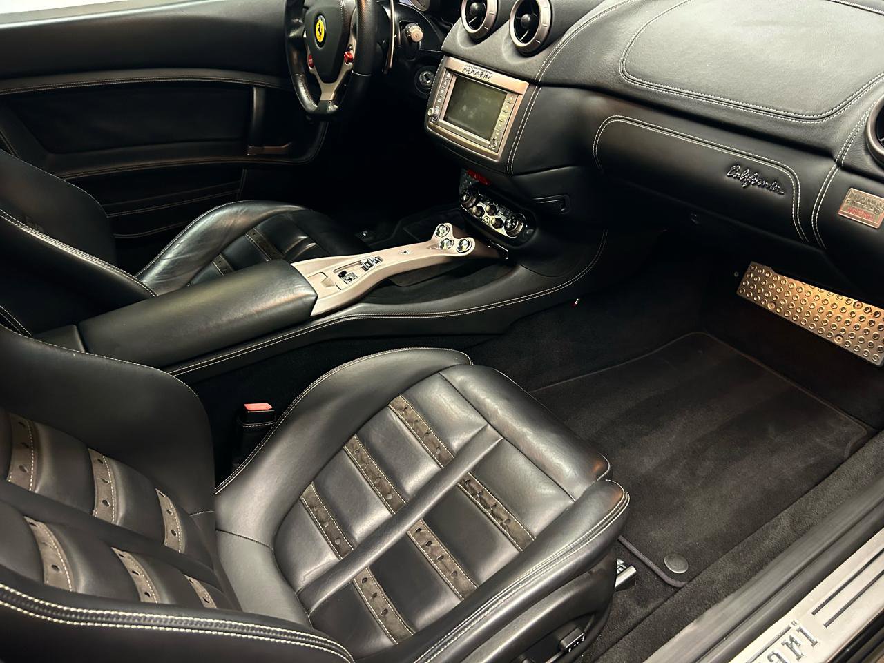 Used 2012 Ferrari California image 14